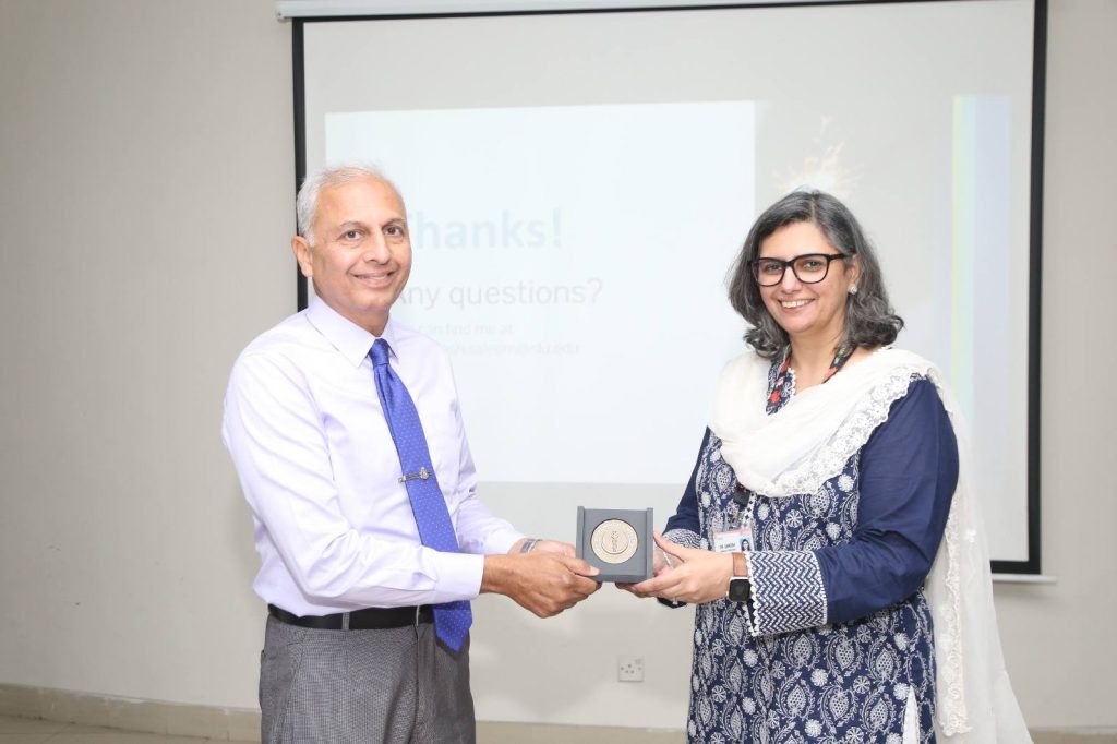 565101129_831583996076387_1385920729800603695_n